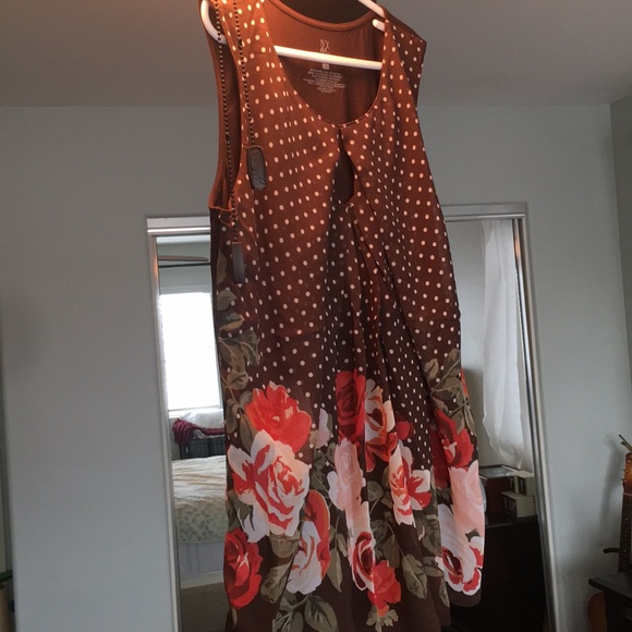 New York & Company Tops - NY & Co. Woman’s sleeveless blouse. Floral  mesh